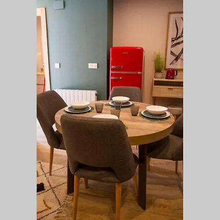 English House In By Apartelier Apartamento